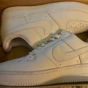 Nike Vintage Air Force 1 Triple White With Original Box Sz9 (Never Worn)